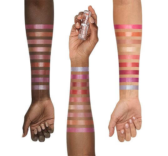 Aplicacion3brazosconproducto maquillaje labios color riche plump and shineLoreal ParisHD